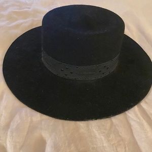 Lack of color black wool hat
